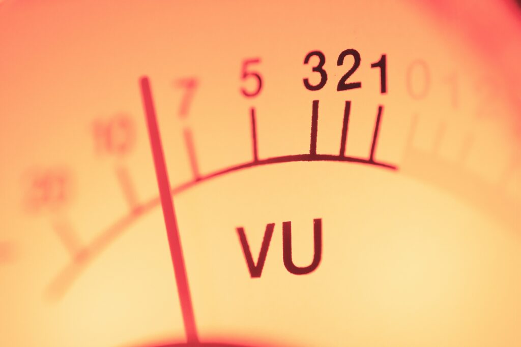 Cómo mejorar mis mezclas en un home studio con un nivel de referencia constante